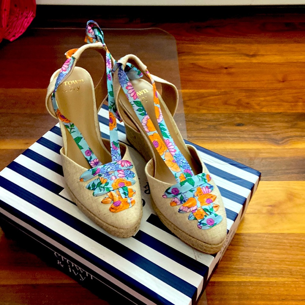 Crown & Ivy Natural Lawndale Wedge Heels